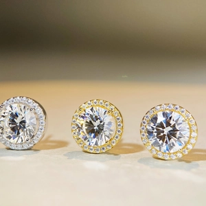 Halo S925 sterling silver moissanite stud earrings in silver and gold plating