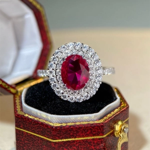 Bague luxueuse en argent S925 avec rubis ovale et double entourage de zircons brillants