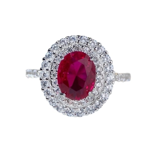 Bague de luxe en argent S925 avec rubis ovale et double entourage de petits diamants