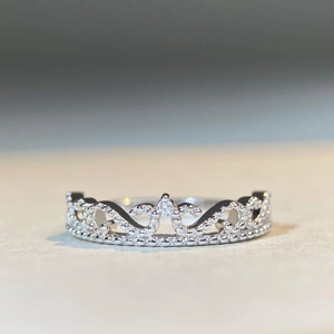Close-up of S925 silver crown ring featuring heart-shaped hollows and pavé zircon stones