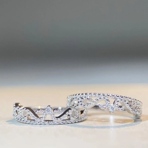 Elegant S925 sterling silver crown ring set with intricate cubic zirconia heart patterns