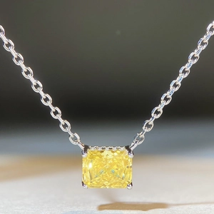 Collier luxe en argent S925 avec pierre jaune taille radiant et oxydes de zirconium scintillants