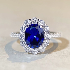 Macro shot of oval blue sapphire ring with brilliant halo diamonds in S925 silver