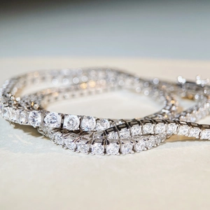 Luxury 925 sterling silver tennis chain with D color moissanite round cut diamonds