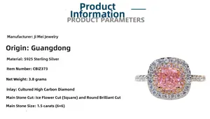 Détail macro du diamant rose radiant de 1,5ct sur une bague en argent sterling S925