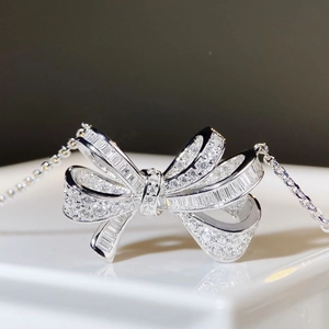 Élégant collier nœud en argent sterling S925 avec pendentif ruban pavé de zircons