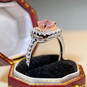 Bague luxueuse en argent S925 avec diamant rose carré à haute teneur en carbone et halo