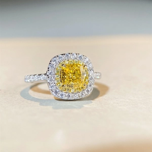 Bague luxueuse en argent S925 avec zircon jaune taille coussin et double entourage de diamants