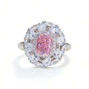 Lussuoso anello in argento S925 con grande gemma rosa a cuscino e alone floreale di diamanti