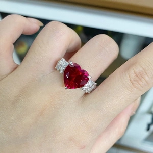 S925 silver ring featuring a heart-cut red gemstone and white baguette zircons