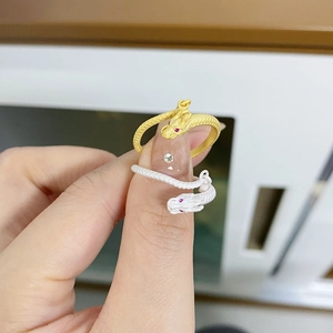 Anello drago in argento S925 con occhi in corindone rosso, finiture oro e argento