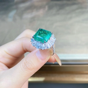 Luxury S925 sterling silver ring with emerald-cut green stone and halo diamonds