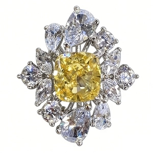 Anello floreale in argento S925 con diamante giallo taglio radiant e petali lucidi