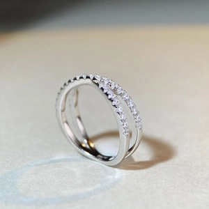 Bague en argent 925 avec double rangée de moissanite, gravure Au750 et design croisé