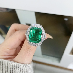 Luxury S925 Sterling Silver Emerald Cut Green Gemstone Ring For Women Elegant Rhinestone Halo Classic Finger Ring Jewelry