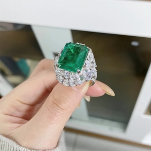 Luxurious S925 silver emerald-cut green gemstone ring with sparkling zircon halo