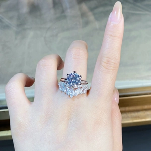 Close-up of a 925 sterling silver classic six-prong solitaire ring set with a V-shaped band