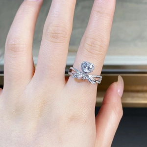 Elegant S925 sterling silver ring with heart-shaped moissanite worn on a female finger