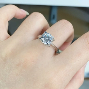 Classic 2ct round Moissanite ring in S925 sterling silver with a sleek four-prong setting