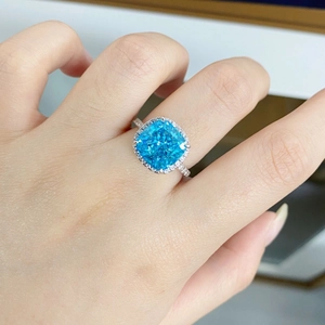 Elegant S925 silver halo ring with cushion cut 5ct aquamarine stone on female finger