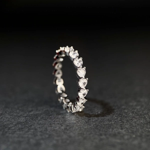 Eternity ring in S925 sterling silver featuring heart-cut diamonds in a continuous row