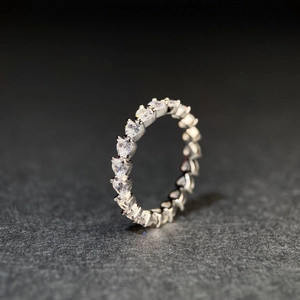 Close-up of S925 sterling silver eternity ring featuring claw-set heart-shaped zircon stones
