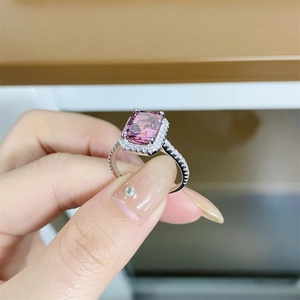 Bague de luxe S925 avec pierre rose de 3 carats coupe radiante et entourage diamants