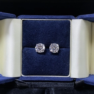 Classic 925 Sterling Silver Four Prong Stud Earrings For Women Round Cut Moissanite Rhinestone Elegant Jewelry Gift Pair