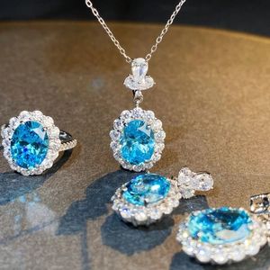 Parure luxueuse en argent 925 avec aigue-marine ovale et diamants de style halo