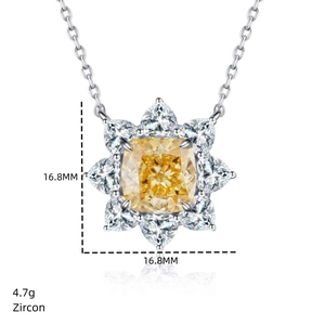 Détail macro du pendentif tournesol en argent S925 avec zircon jaune de taille 16,8 mm