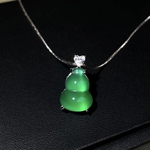 S925 sterling silver necklace with green chalcedony gourd pendant and heart zircon