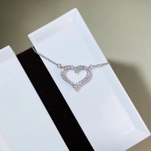 Collier en argent sterling S925 avec pendentif cœur serti de zircons cubiques scintillants