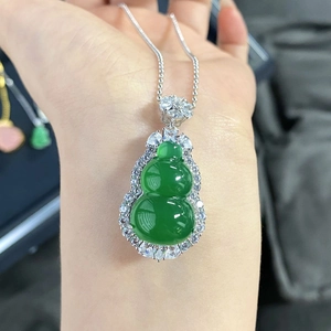 Elegant S925 sterling silver necklace with green chalcedony Wu Lou pendant in hand