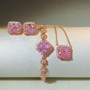 Parure en argent S925 avec pierres roses taille radiant et montures halo en or rose
