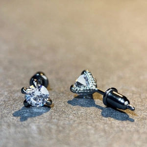 S925 silver dragon claw stud earrings with black metal finish and clear round zircon
