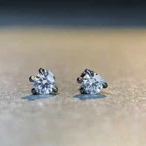 S925 sterling silver black dragon claw stud earrings with round cut brilliant stones