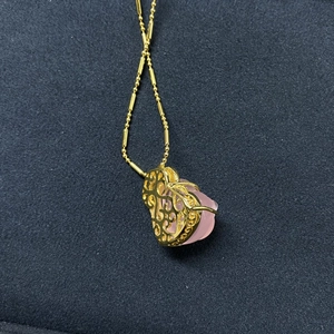 Detail of S925 silver rose quartz heart pendant necklace with gold hollow bracket and chain