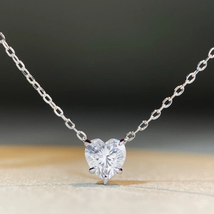 Macro shot of S925 silver heart cut crystal necklace with three-claw setting and fine chain