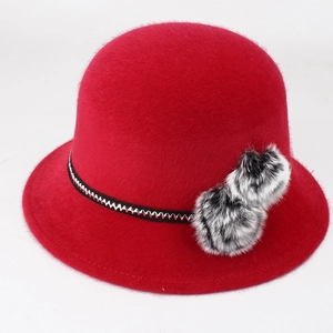 Chapeau cloche rouge chaud pour femme en fausse fourrure avec ruban et pompons
