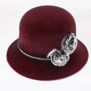 Chapeau cloche en fausse fourrure bordeaux pour femme avec pompons et garniture argentée