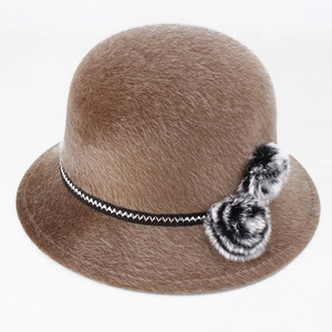 Chapeau cloche en fausse fourrure marron foncé pour femme avec ruban et pompons décoratifs