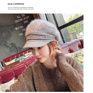 Detailed knit texture and soft faux fur of a grey newsboy cap for women in winter