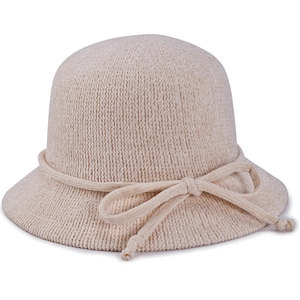 Chapeau cloche en tricot beige pour femme avec texture douce et noeud décoratif