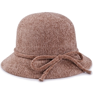 Chapeau cloche tricoté caramel pour femme avec nœud et texture d'hiver chaude