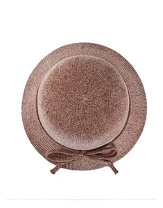 Vue de dessus du chapeau cloche en tricot marron café avec détail de nœud élégant