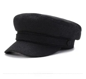 Détail de la casquette gavroche noire tissée montrant la texture et le bord élégant