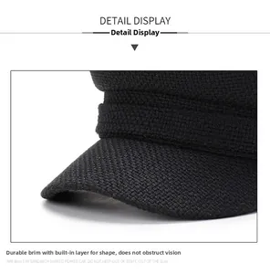 Vue détaillée du bord robuste renforcé et du tissu tricoté noir de cette casquette