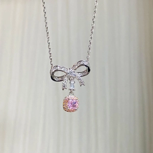 Collana in argento S925 con fiocco, cristallo rosa rettangolare e pavé di zirconi lucidi