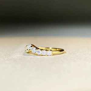 Polished 18K gold plated S925 silver V-shaped ring with seven sparkling moissanite stones