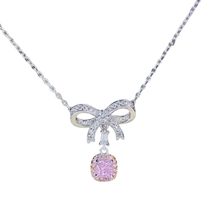 Collana in argento S925 con fiocco e pendente rettangolare in zircone rosa su bianco